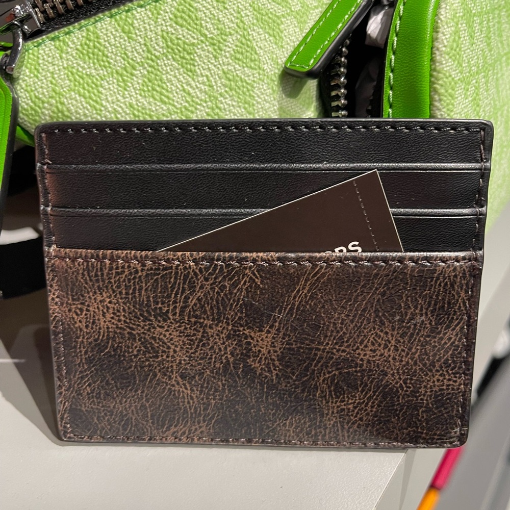 MICHAEL KORS Cyrus Burnished Tall Card Case
Chocolate Brown
NWT - Picture 2 of 16
